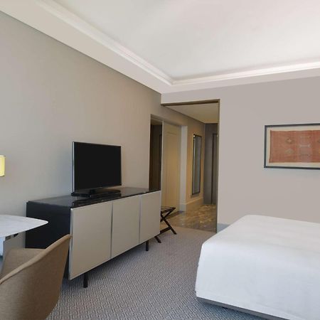 Hilton Tanger City Center Kültér fotó A guest room at the hotel