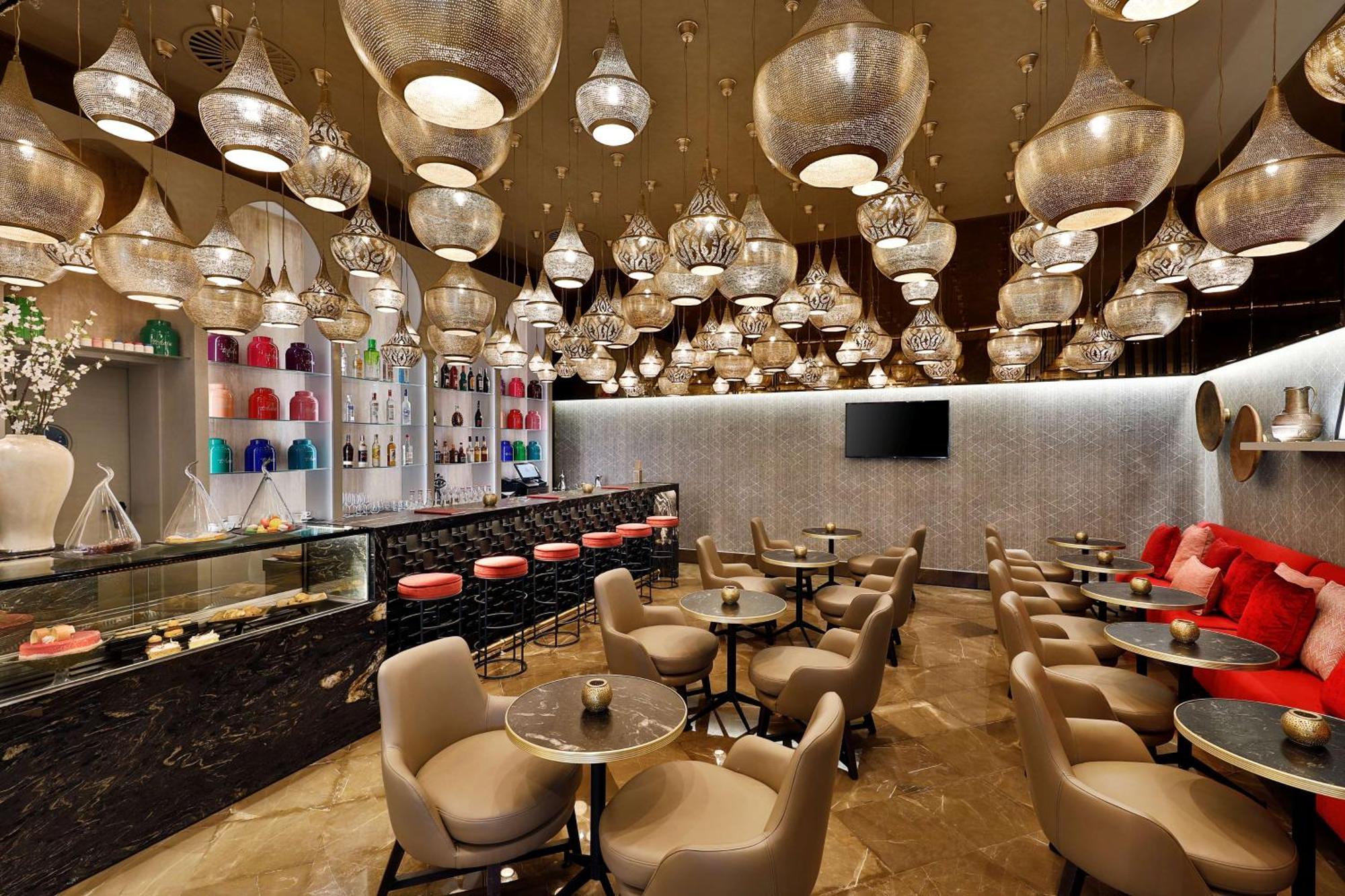 Hilton Tanger City Center Kültér fotó The interior of the lounge